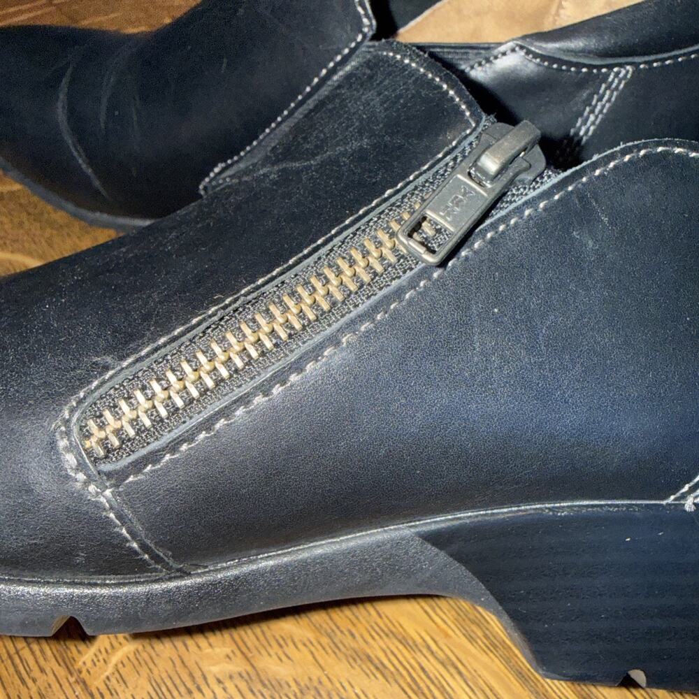 Taos Daily Women’s black leather ankle boots Size 7.5 Excellent Condition - Picture 3 of 16